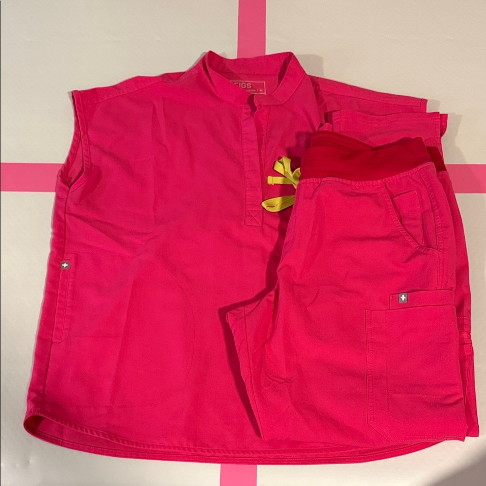 Figs shocking pink scrub set
